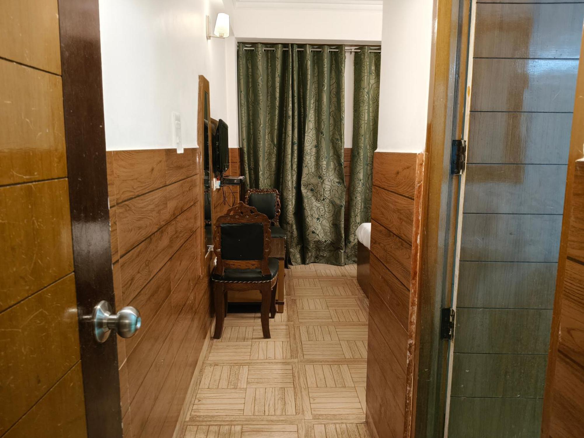 Hotel Kailash Residency Дехрадун Екстериор снимка