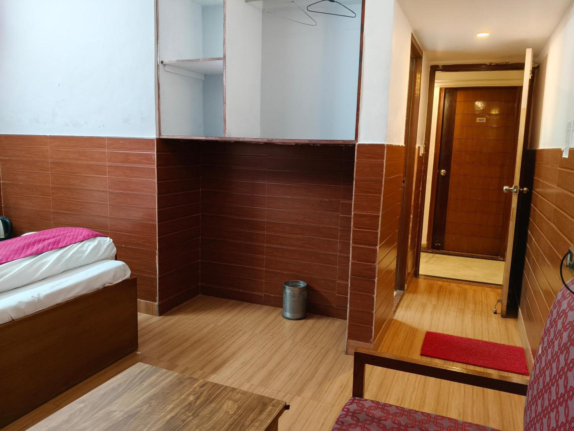Hotel Kailash Residency Дехрадун Екстериор снимка