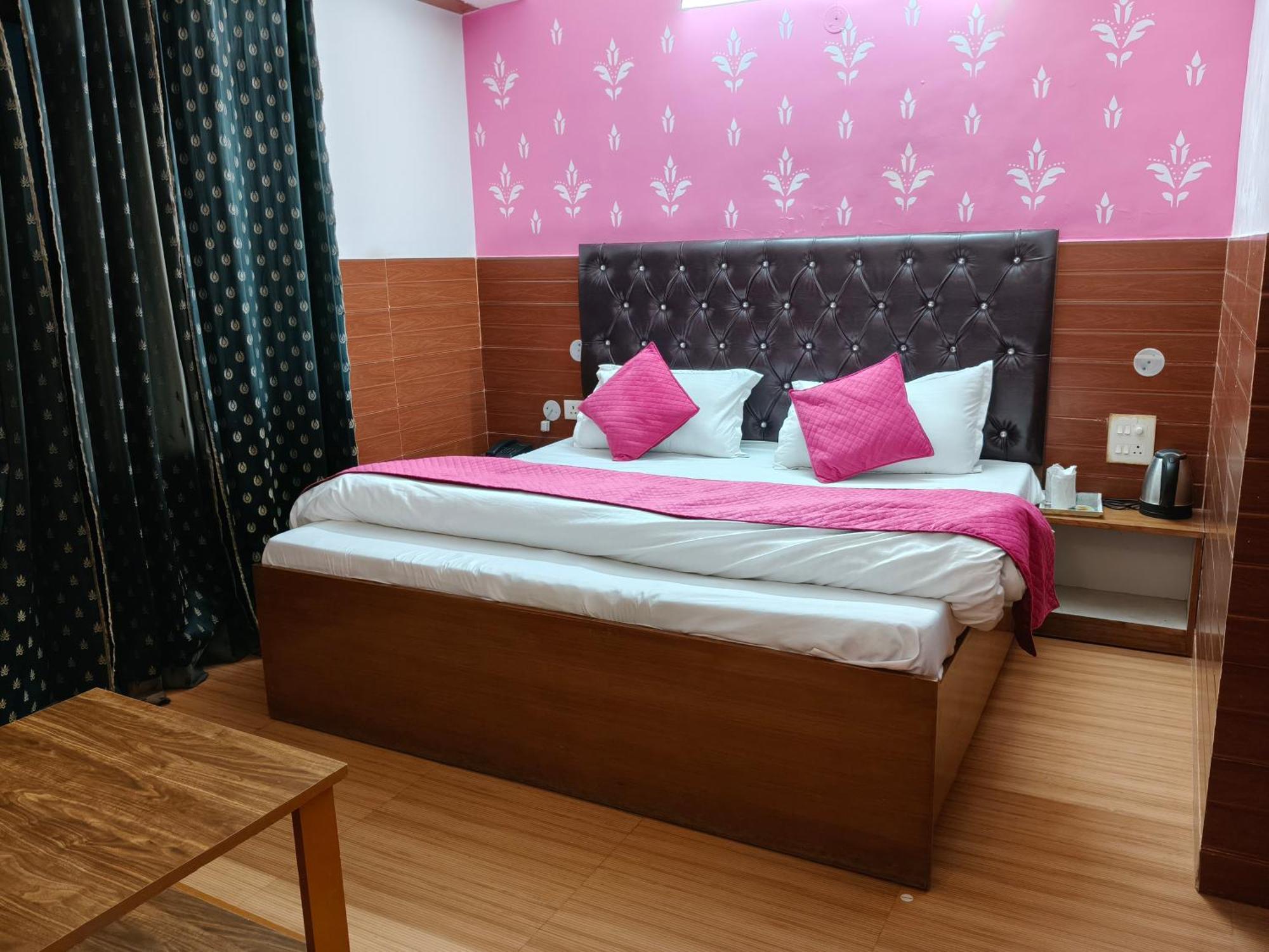 Hotel Kailash Residency Дехрадун Екстериор снимка