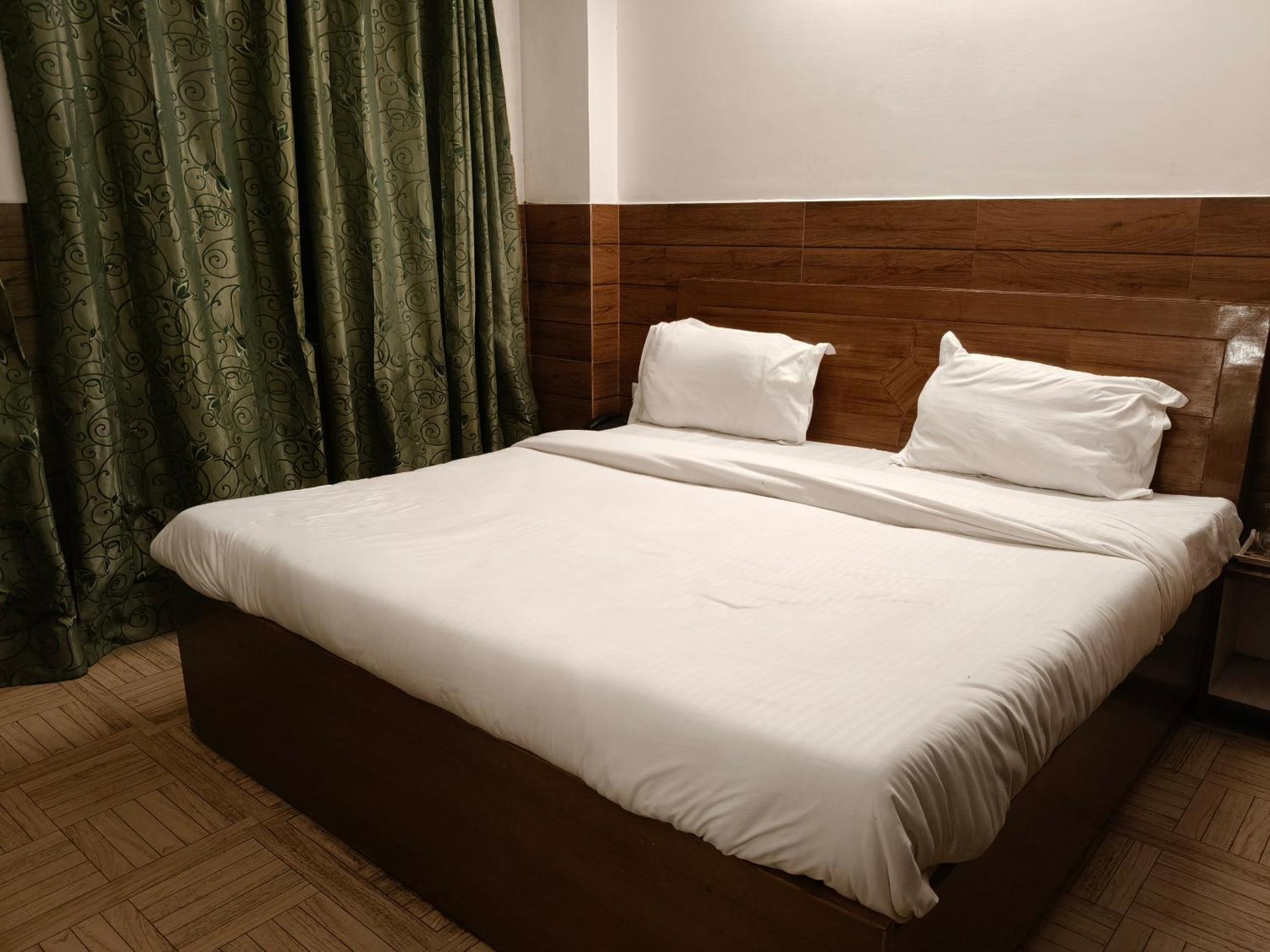 Hotel Kailash Residency Дехрадун Екстериор снимка
